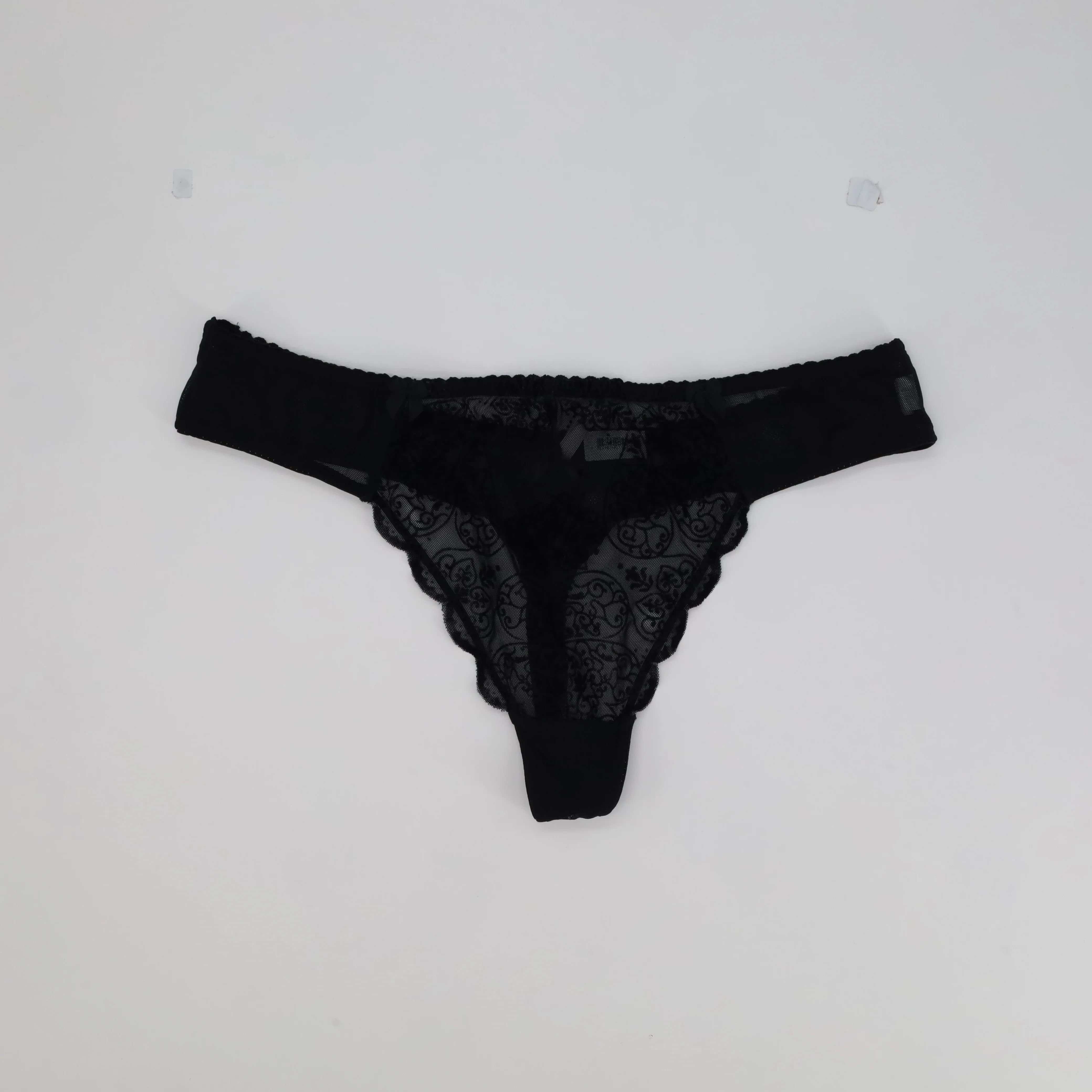 String Miss Helen Noir