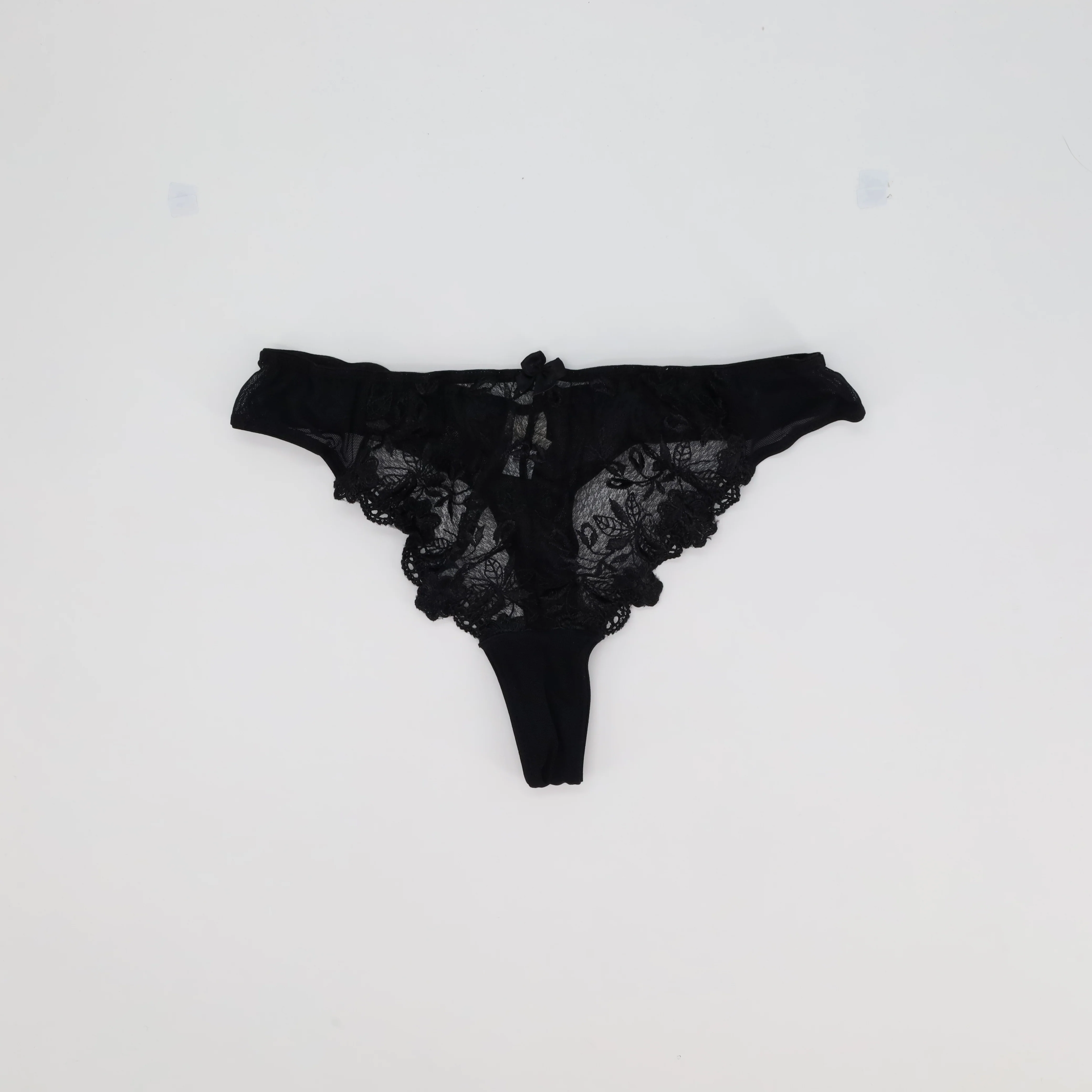 String Tout Simplement Noir