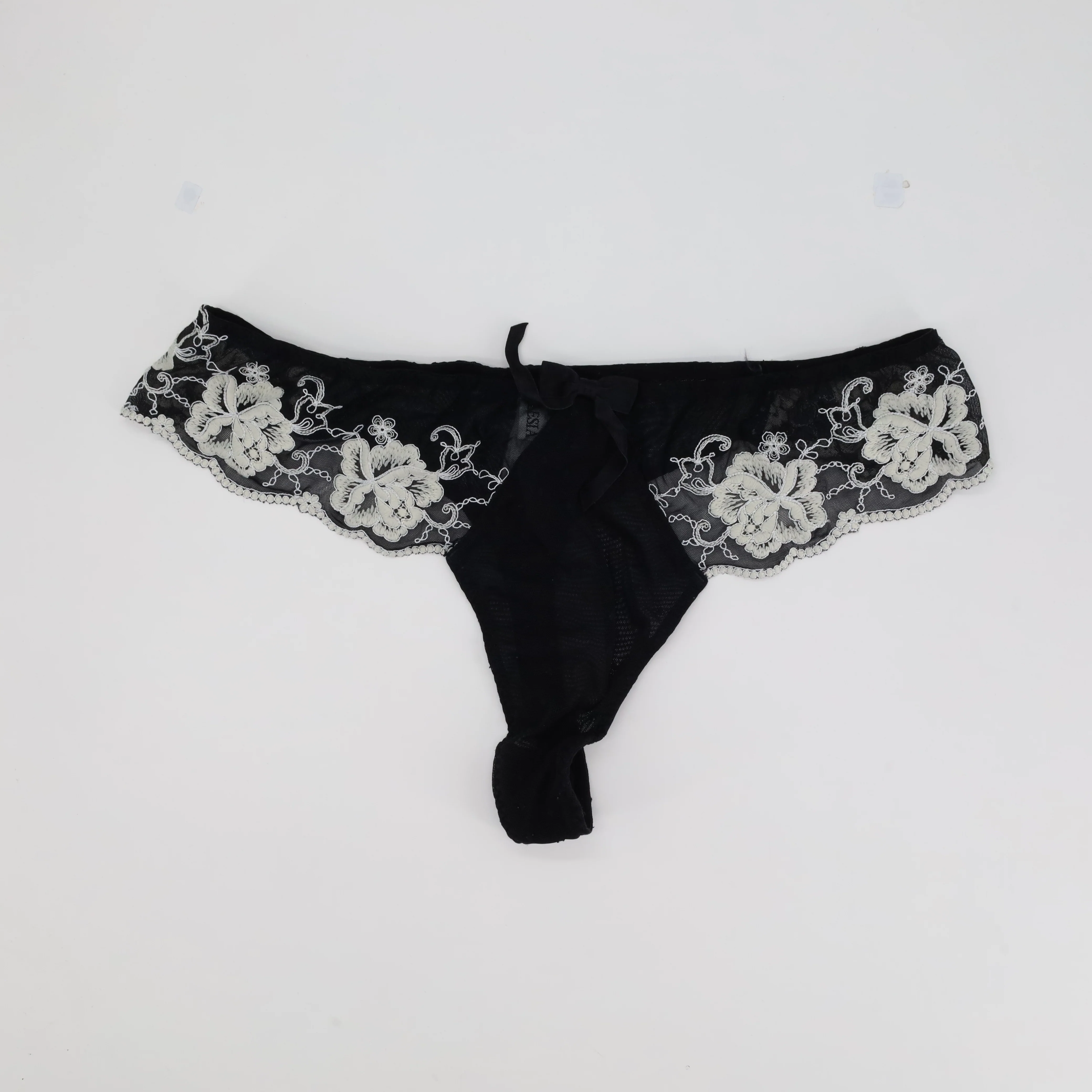 String Millesia Noir