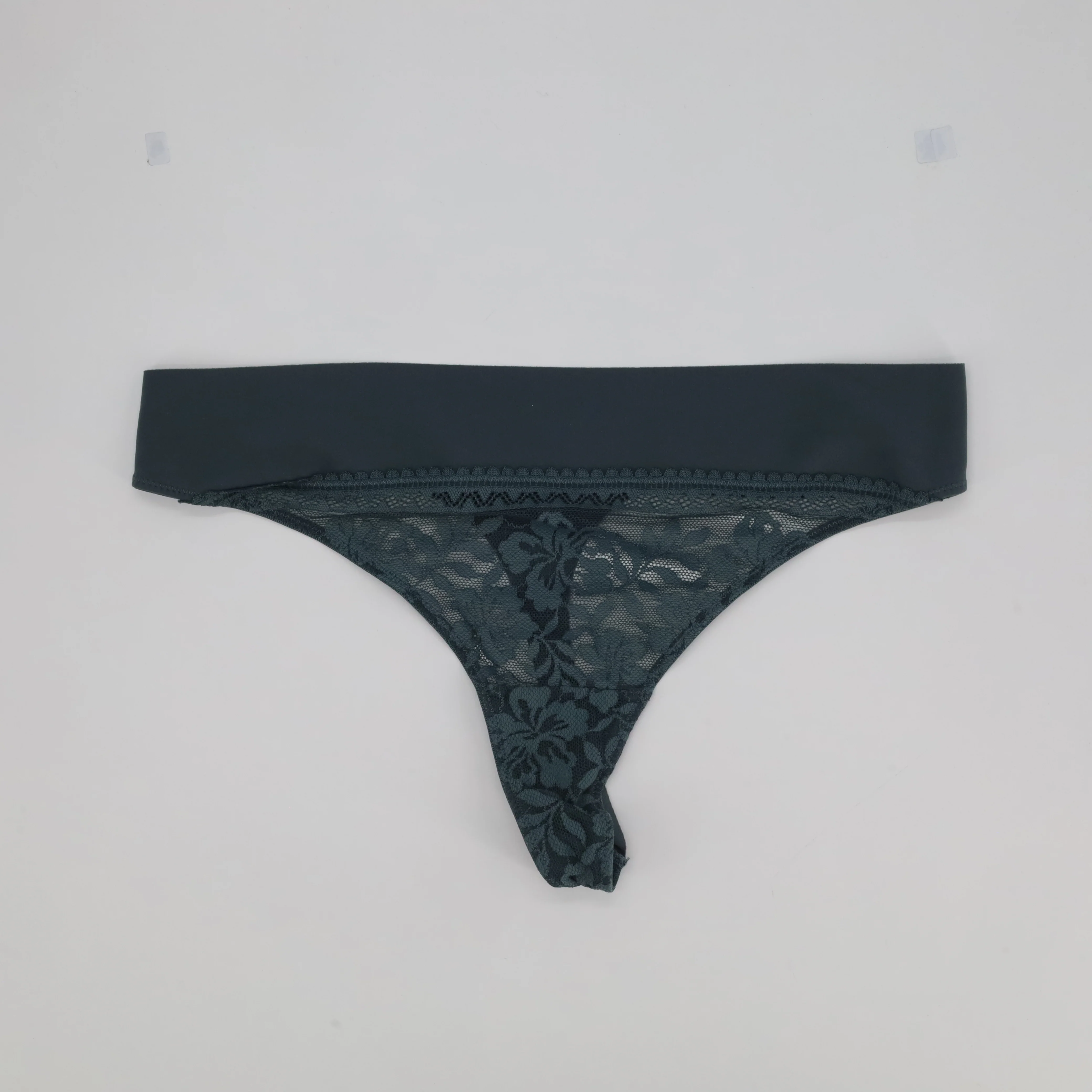 String RougeGorge Gris