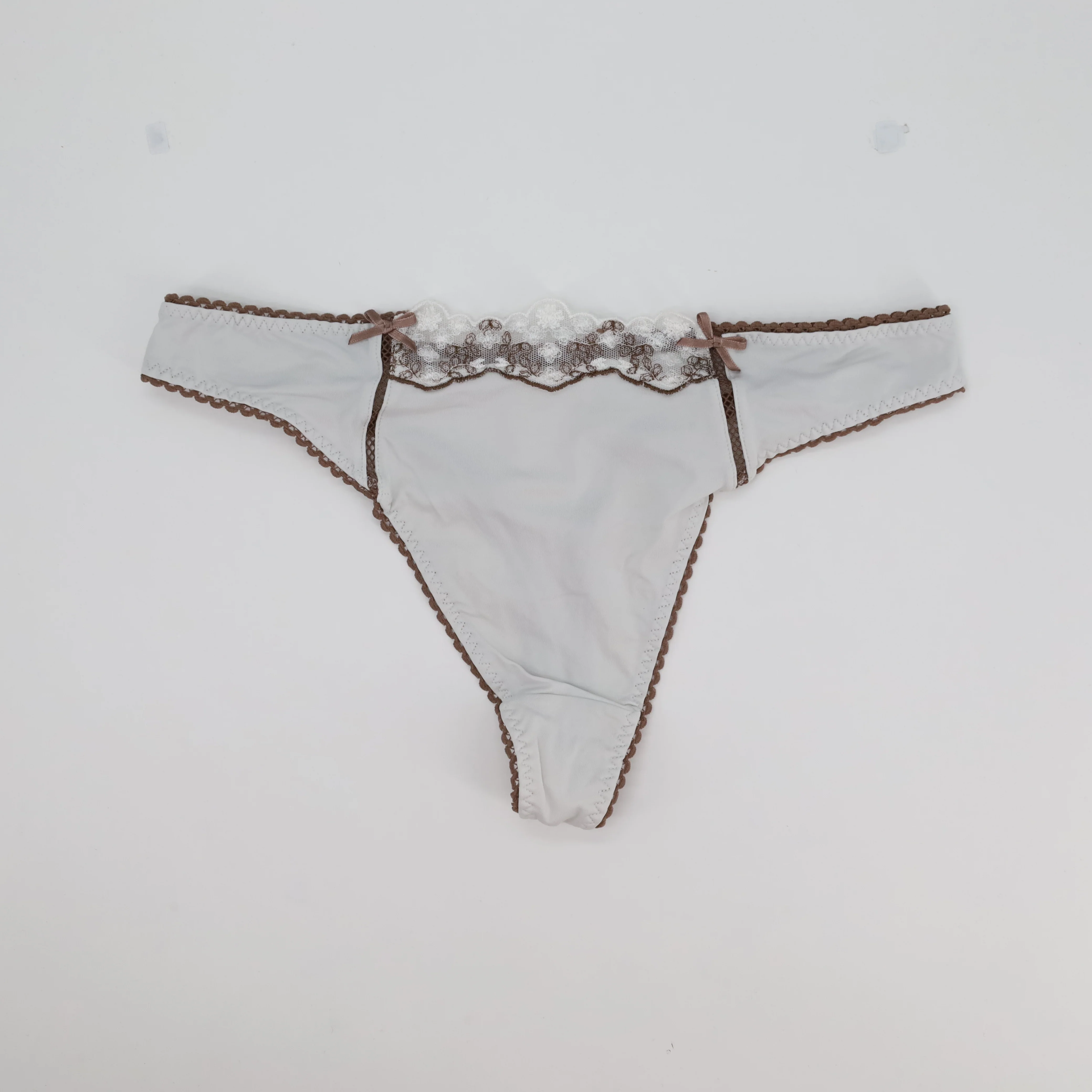 String Blanc